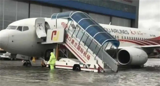 深圳暴雨航班会取消吗 暴雨飞行有哪些危害