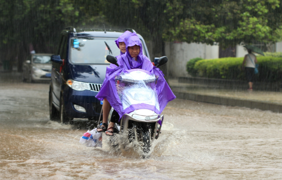 暴雨来临时哪里最危险