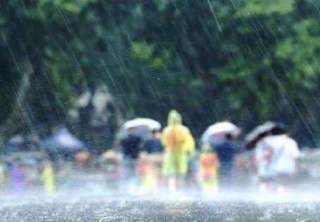 下暴雨高铁还能发车吗