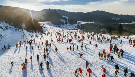 300万能建小型滑雪场吗