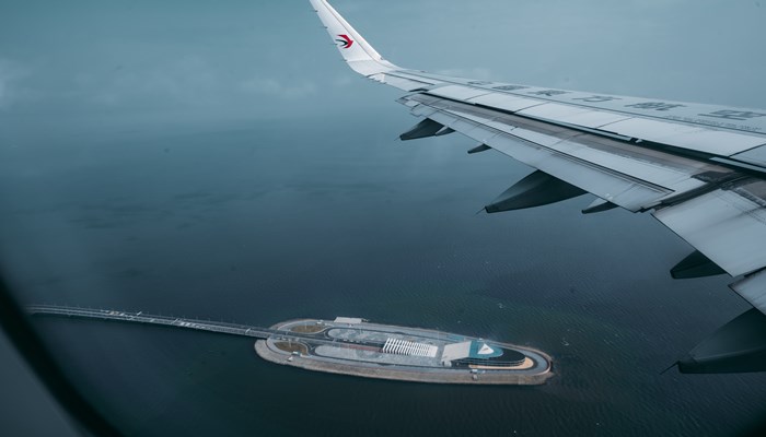 海底隧道是在海底下吗