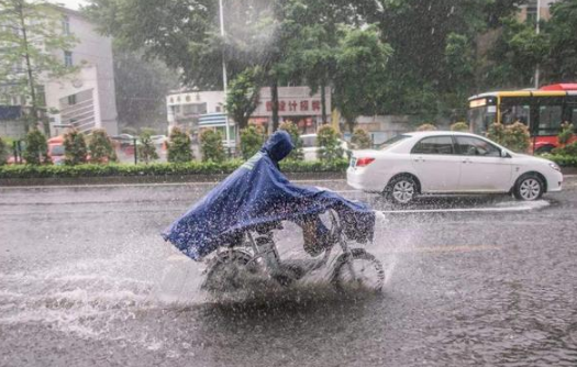 暴雨来临时哪里最危险