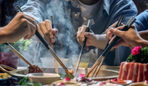 餐饮消费迎来强劲复苏 释放什么信号？