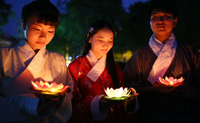 ​线上祭祀现“香火排行榜” 如何看待线上祭祀？