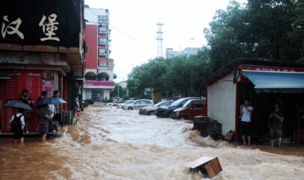 6省暴雨将给返程添堵 暴雨行车该注意什么？