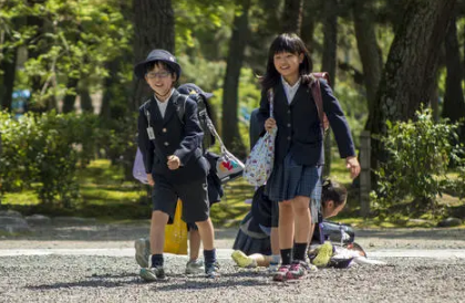 小学寒假转学校容易吗