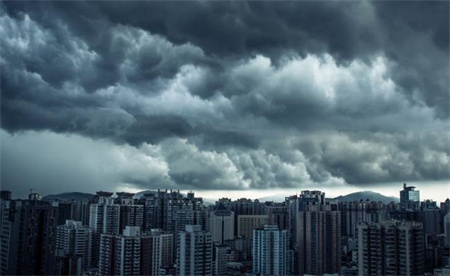 ​中央气象台已发布暴雨蓝色预警中东部将进入密集降雨期 应该如何做好防范？