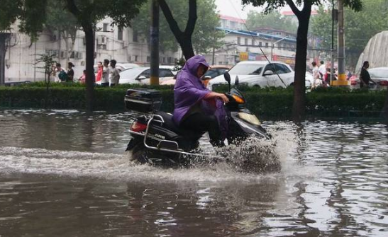 暴雨来临时哪里最危险