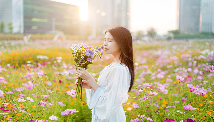 吐露芬芳是什么意思