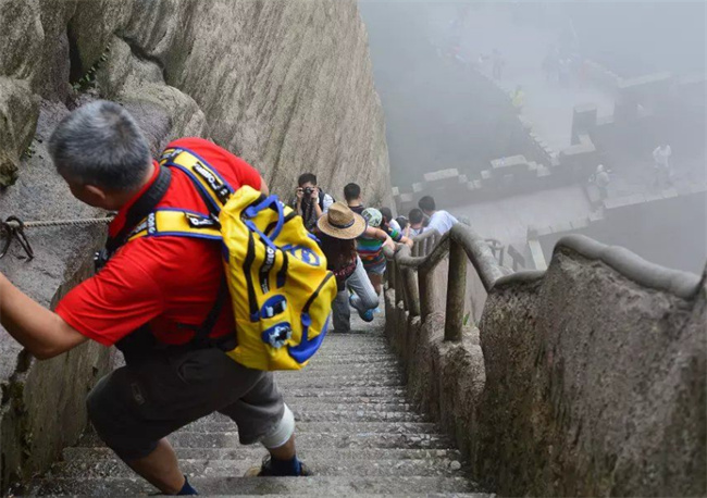 白天去爬泰山热不热 去爬泰山需要遮阳吗