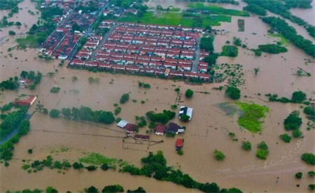 ​巴西阿克里州洪灾致超过2.1万人失去家园 暴雨袭击的危害有多大？