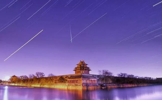 ​超级火流星划过北京夜空 这一幕有多惊艳？