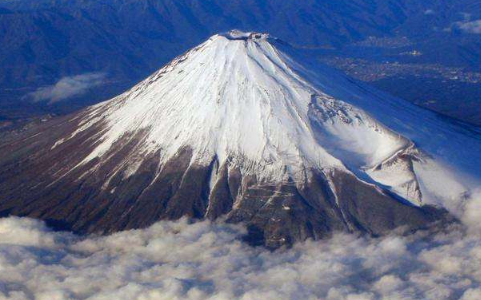 沉睡300年的富士山岩浆正在活动真的假的