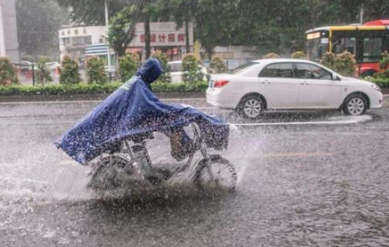 夏季下暴雨飞机是延误还是取消