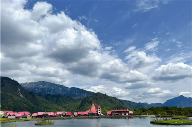 ​西岭雪山八月份有雪吗 西岭雪山好玩吗