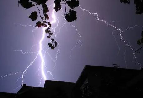 2021腊月下雨打雷好不好