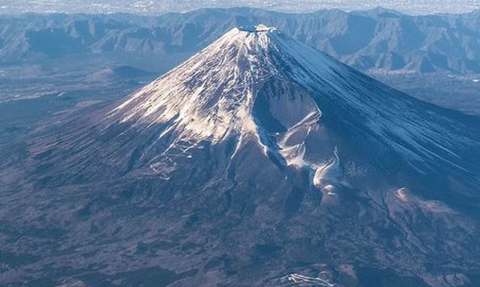 沉睡300年的富士山岩浆正在活动真的假的