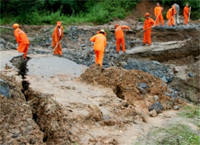 ​暴雨引发洪水致15人死亡、8人失踪 来临时应该怎么办？